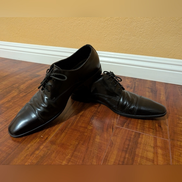 Shoes - Picture 4 of 7